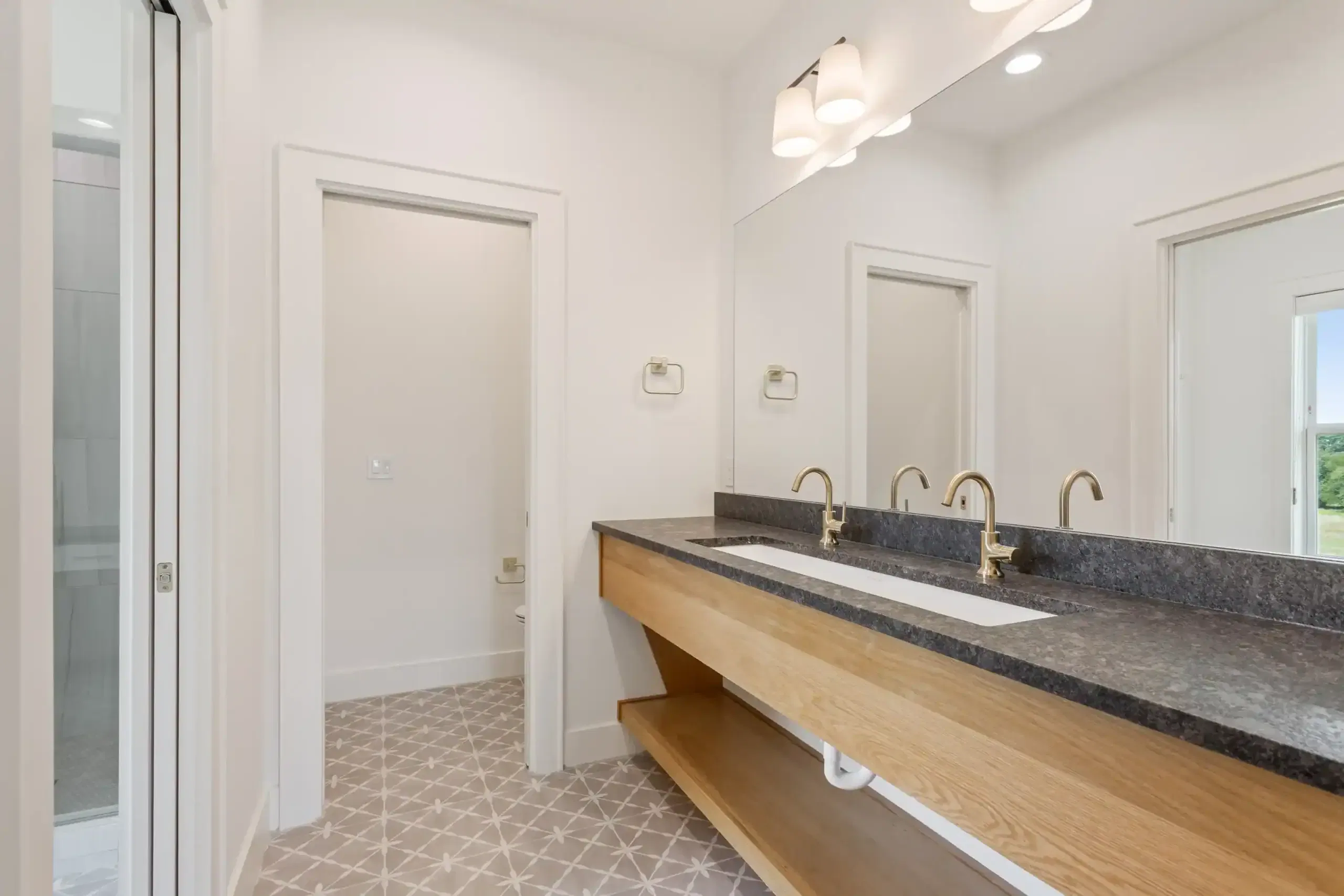 Keith Gunn Construction Waco, Texas - Master Craftsman Luxury Bathroom