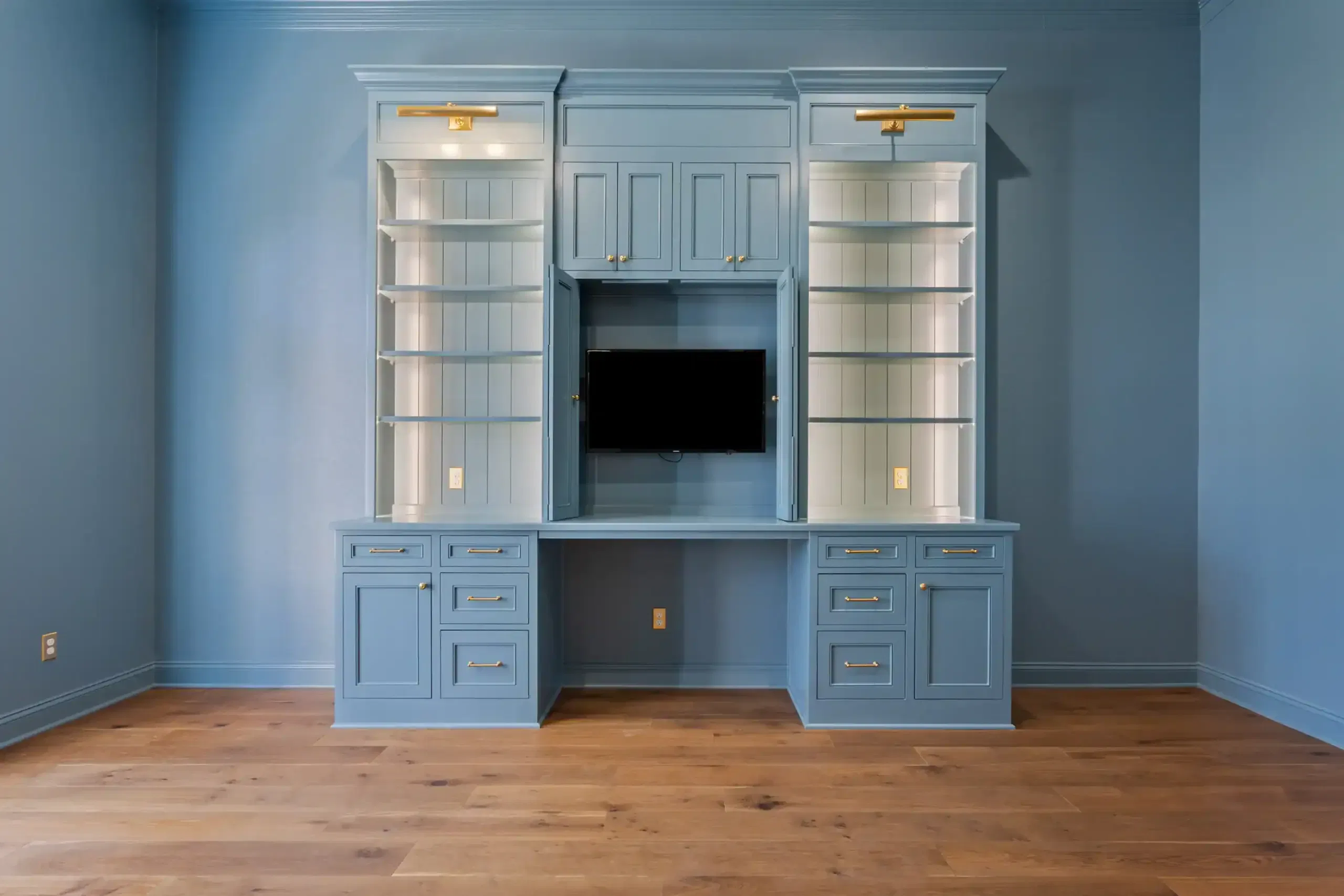 Keith Gunn Construction Waco, Texas Home builder - Entertaining Storage Pop of Color