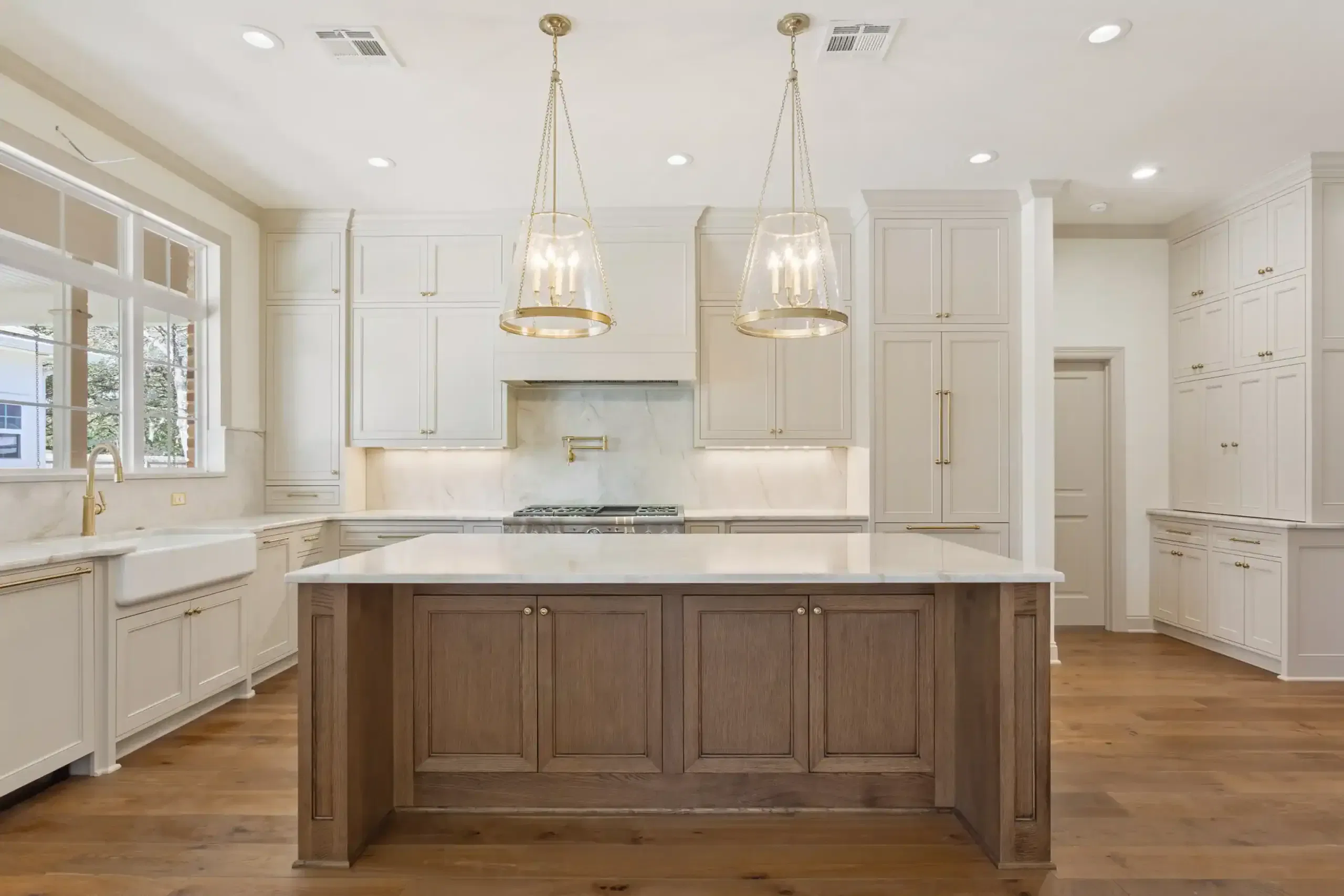 Keith Gunn Construction Waco, Texas Home builder - Grand Dream Home Kitchen