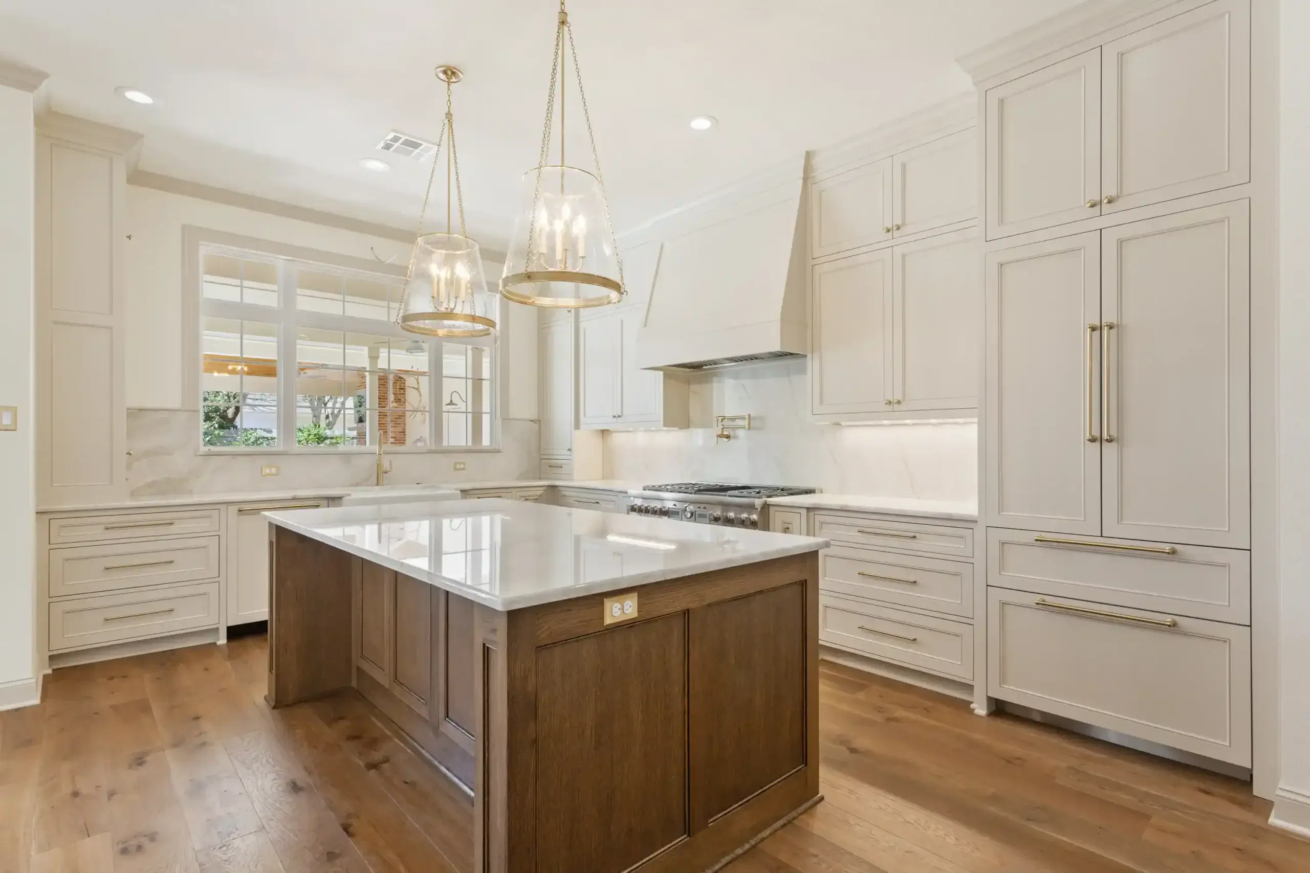 Keith Gunn Construction Waco, Texas Home builder - Kitchen Beauty & Storage