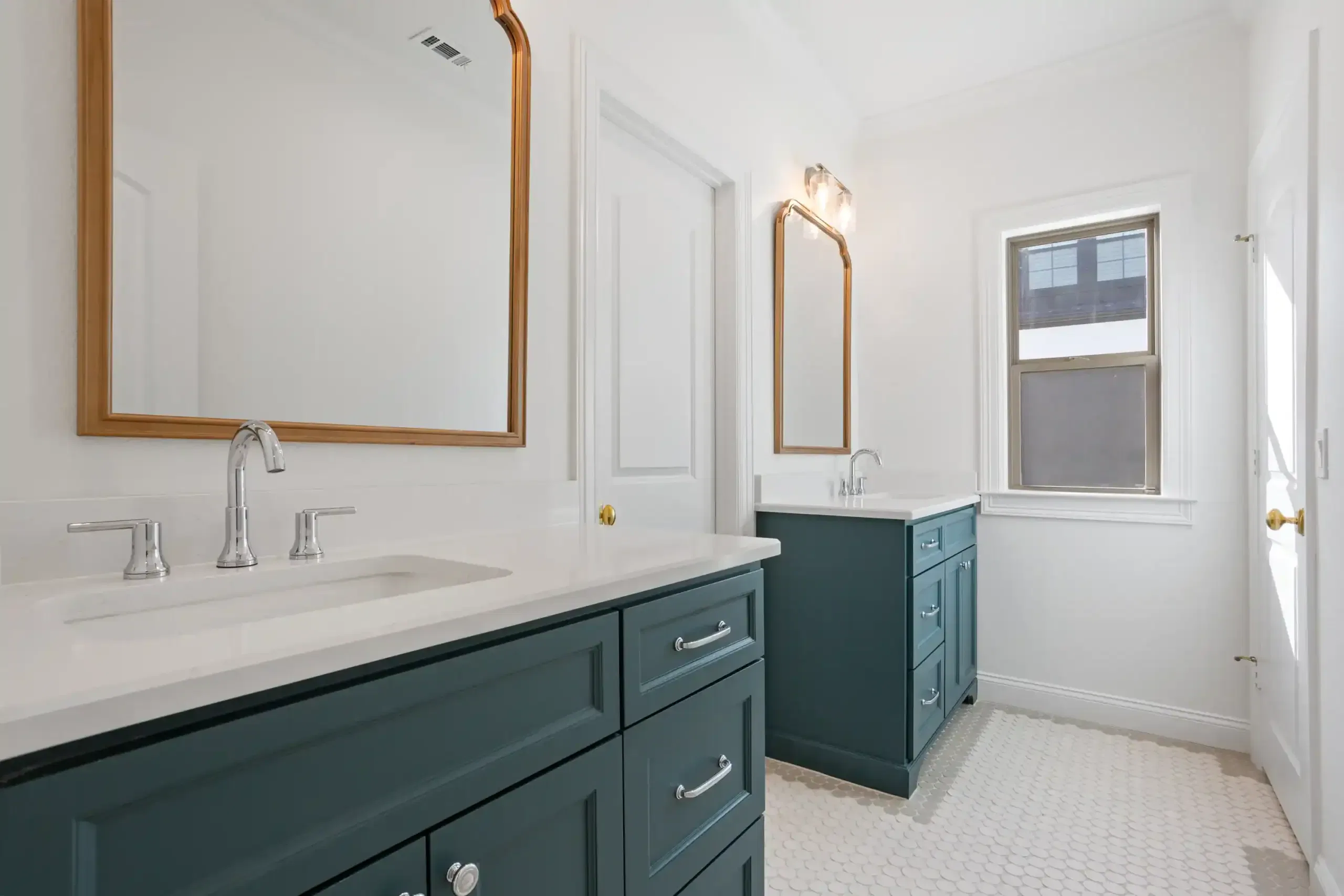 Keith Gunn Construction Waco, Texas Home builder - Bath with Designer Colors
