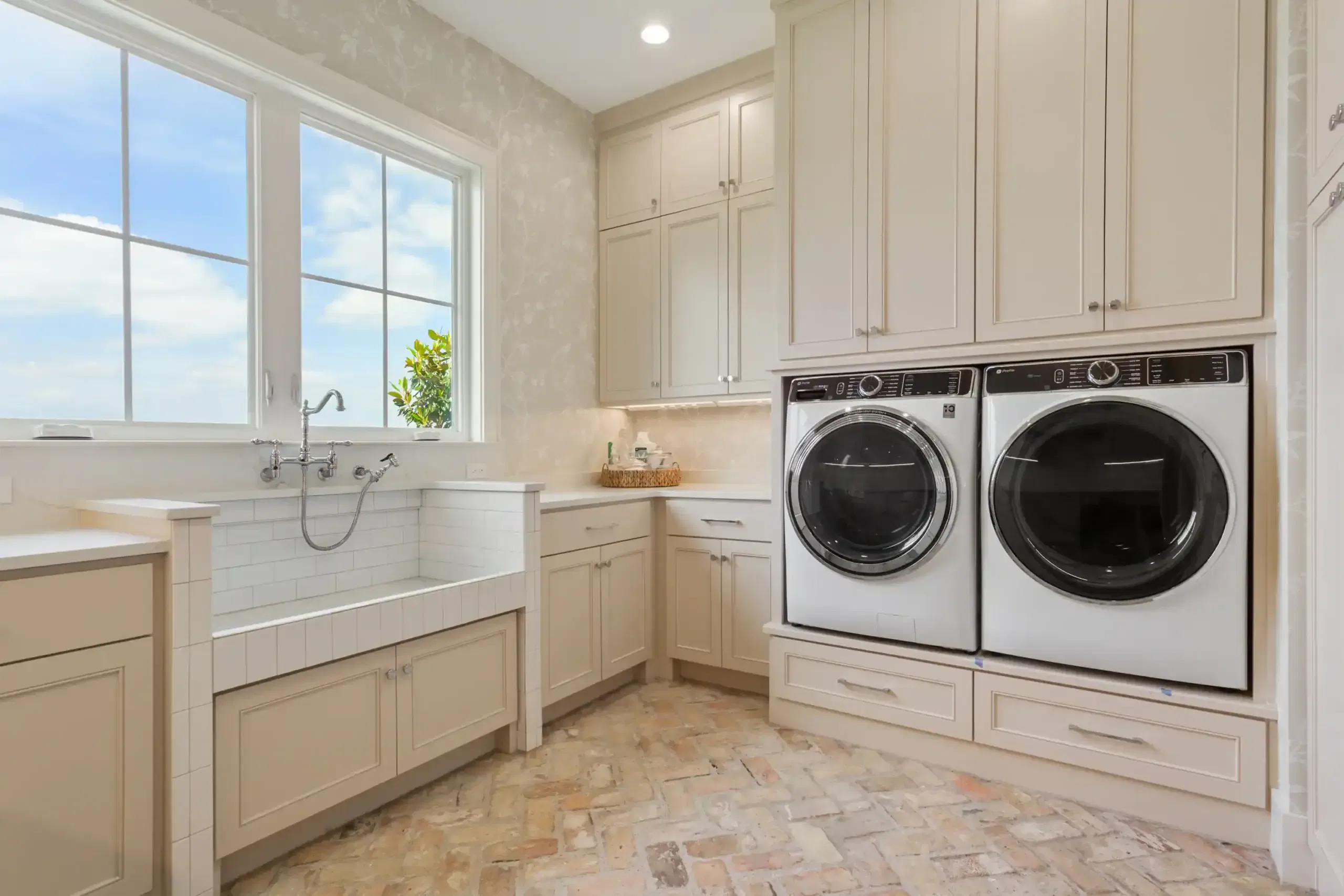 Keith Gunn Construction Central Texas Luxury Home Builder - Laundry